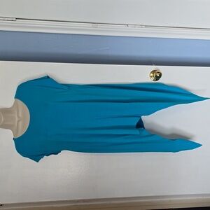 Chico's Exaggerated Sharkbite-Hem Top NWOT Size M/8 (Chico's 1)